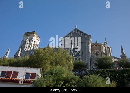 Eglise ste Eugénie über dem Vieux Port in Biarritz Pyrénées-Atlantiques Stockfoto