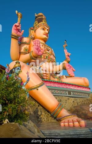 TRINCOMALI, SRI LANKA - 23. FEBRUAR 2020: Riesige Skulptur von Shiva im alten Hindu-Tempel von Koneswarm Kovil Stockfoto