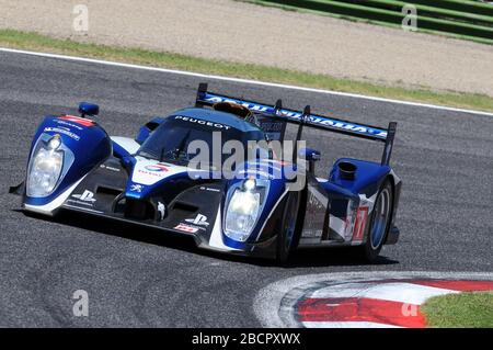 Imola, Italien 3. Juli 2011: Peugeot 908 HDI FAP 2011 LMP1 des Teams Peugeot Sport Total von Anthony Davidson und Sebastien Bourdais im Einsatz Stockfoto