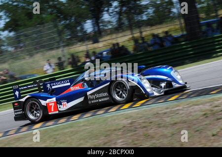 Imola, Italien 3. Juli 2011: Peugeot 908 HDI FAP 2011 LMP1 des Teams Peugeot Sport Total von Anthony Davidson und Sebastien Bourdais im Einsatz Stockfoto