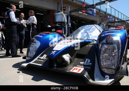 Imola, Italien 3. Juli 2011: Peugeot 908 HDI FAP 2011 LMP1 des Teams Peugeot Sport Total von Anthony Davidson und Sebastien Bourdais im Einsatz Stockfoto