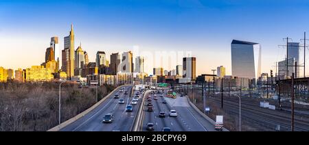 Panoramaansicht der Skylines von Philadelphia, Sonnenuntergang in der Stadt Philly PA USA Stockfoto