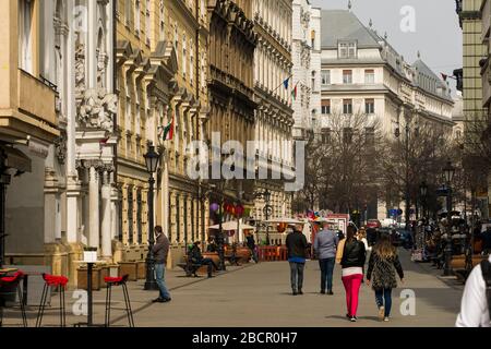 Hungary, Budapest - Váci utca (Straße) ist eine der wichtigsten Fußgängerstraßen und vielleicht die berühmteste Straße im Zentrum von Budapest Stockfoto