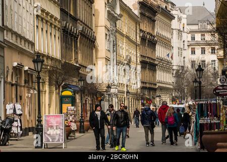 Hungary, Budapest - Váci utca (Straße) ist eine der wichtigsten Fußgängerstraßen und vielleicht die berühmteste Straße im Zentrum von Budapest Stockfoto