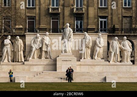 Ungarn, Budapest - Kossuth Memorial ist ein öffentliches Denkmal, das dem ehemaligen ungarischen Regenten-Präsidenten Lajos Kossuth vor dem ungarischen Parlament gewidmet ist Stockfoto