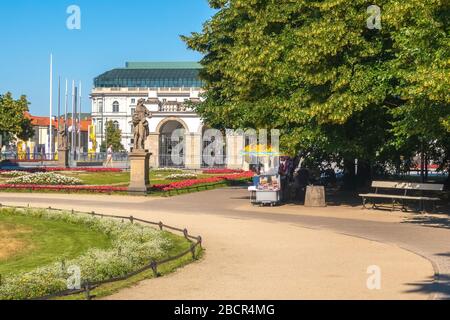 Warschau, Polen - 24. Juni 2019: Sachsen Garten oder Ogrod saski Sommer bunte Aussicht Stockfoto