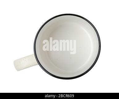 Leere weiße Keramikbecher isoliert auf weißem Hintergrund.Draufsicht. Stockfoto