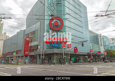 Das AMC-Kino ist während der Sperrung der Stadt wegen einer Coronavirus-Pandemie in San Francisco, Kalifornien, USA, geschlossen. Stockfoto