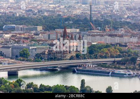 Blick auf die Kirche St. Franziskus von Assisi, Wien, Österreich Stockfoto