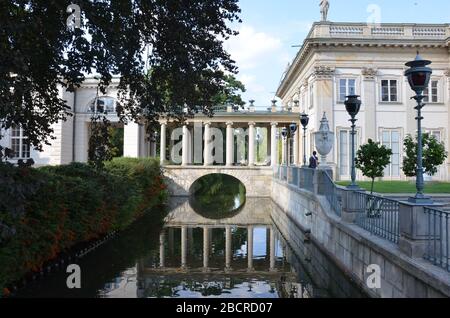 Palast auf der Insel (Pałac na Wyspie), Łazienki Park, Warschau, Polen, August 2019 Stockfoto