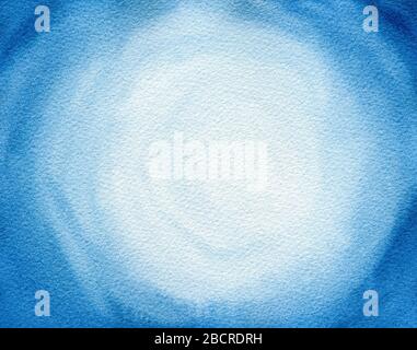 Abstrakter Hintergrund in Unterwasserblau mit grunger Textur und hellem Zentrum, abstrakter Darstellung von Wasserfarben in Spiralen oder unter Wasser, blauer Gradient Stockfoto