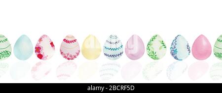 Oster-Banner-Design mit Zierrand mit niedlichen Ostereiern, Aquarell nahtlose Grenze mit pastellfarbenen Eiern auf Weiß Stockfoto