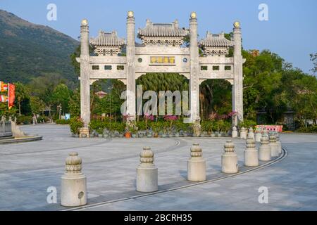 Der Tian Tan Buddha, auch Tiantan Buddha, ist eine Buddhastatue aus Bronze in Ngong Ping auf der Insel Lantau in Hongkong Stockfoto