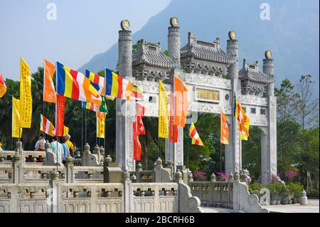 Der Tian Tan Buddha, auch Tiantan Buddha, ist eine Buddhastatue aus Bronze in Ngong Ping auf der Insel Lantau in Hongkong Stockfoto