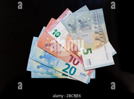 Euro auf dem Tisch Stockfoto