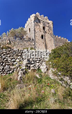 Burg Trikotsova bei Haravgi auf der Halbinsel Mani auf der Peloponnes von Griechenland Stockfoto