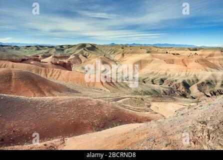 Landschaft von Hügeln und Felsen im Charyn-Canyon in Kasachstan Stockfoto