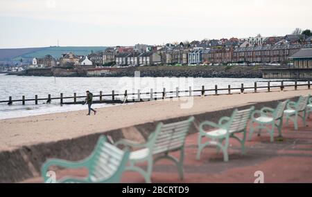 Portobello, Edinburgh, Schottland, Großbritannien. April 2020. Bilder der Portobello-Promenade am zweiten Sonntag des Coronavirus Sperrens in Großbritannien. Stockfoto