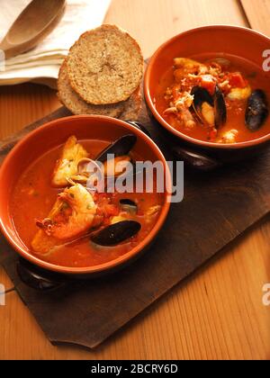 Caciucco alla livornese, traditionelle fischsuppe der toskana, Toskana, Italien, Europa Stockfoto