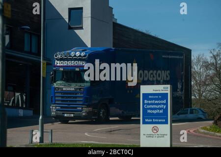 Brentwood, Essex, Großbritannien. April 2020. Am Brentwood Community Hospital werden Arbeiten durchgeführt. Die Armee scheint bei der Arbeit zu helfen. Die NHS-Treuhandverantwortung für das Hospial wurde zur Stellungnahme angegangen. Kredit: Ian Davidson/Alamy Live News Stockfoto