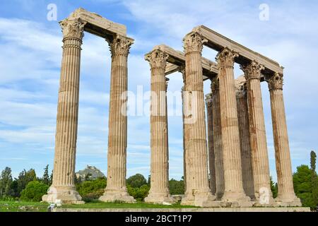 Athen, Griechenland - 24. Oktober 2015: Die Säulen des olympischen Zeus, Tempel des olympischen Zeus oder des Olympieions, sind ein größtes Denkmal Griechenlands und eines Stockfoto