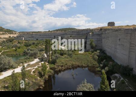 Steinbruch eines ehemaligen Steinbruchs in Inkerman, Sewastopol, Krim, Russland Stockfoto