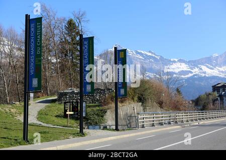 La Maison Forte. Saut à l'élastique. Exposition. Kommunikation. Alpes françaises.Saint-Gervais-les-Bains. Haute-Savoie. Frankreich. Stockfoto