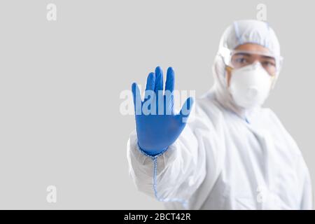 Asian man macht mit der Hand ein Stoppschild Stockfoto