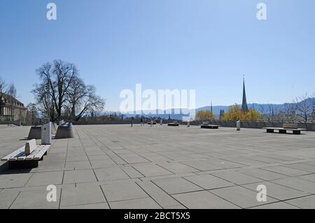 Corona Geisterstadt Zürich Stadt: Straßen und öffentliche Plätze sind wegen CoVid19 geschlossen oder leer wie hier an der ETH Terrace Stockfoto