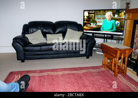 Chippenham, Wiltshire, Großbritannien, 5. April 2020. Die Königin wird mit einer seltenen Fernsehansprache an die Nation als Reaktion auf die Coronavirus-Pandemie, die die meisten Teile der Welt betrifft, abgebildet. In der Ansprache lobte sie die Nation für ihre "Selbstdisziplin" und "Entschlossenheit". Credit: Lynchpics/Alamy Live News Stockfoto