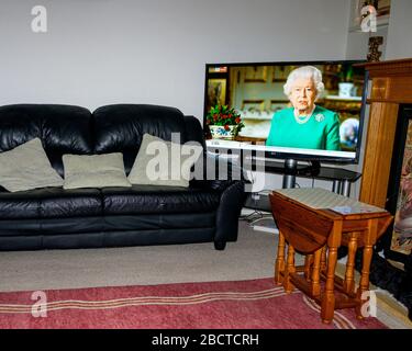 Chippenham, Wiltshire, Großbritannien, 5. April 2020. Die Königin wird mit einer seltenen Fernsehansprache an die Nation als Reaktion auf die Coronavirus-Pandemie, die die meisten Teile der Welt betrifft, abgebildet. In der Ansprache lobte sie die Nation für ihre "Selbstdisziplin" und "Entschlossenheit". Credit: Lynchpics/Alamy Live News Stockfoto