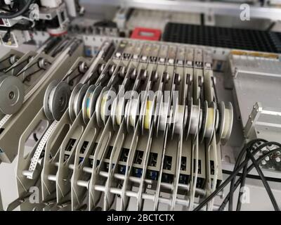 Mechanismen im Inneren Pick-and-Place-Maschine für Elektronik Leiterplatte Montage Stockfoto