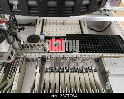 Mechanismen im Inneren Pick-and-Place-Maschine für Elektronik Leiterplatte Montage Stockfoto