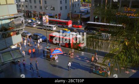 The Walk of Fame in Hollywood - Blick vom Hollywood and Highland Center - LOS ANGELES, KALIFORNIEN - 21. APRIL 2017 - Reisefotografie Stockfoto