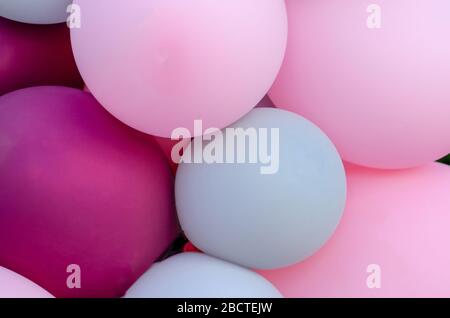 Viele Ballons in verschiedenen Farben. Ballons Hintergrund Stockfoto