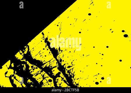 Isolierte schwarze Farbe spritzt Textur und dekorative Elemente auf einem gelben Hintergrund Stockfoto