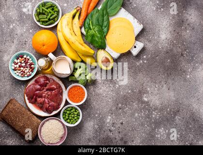 Natürliche Quellen für Vitamin B9 Stockfoto