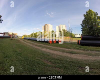 Ersatz von unterirdischen Rohrleitungen durch neue moderne Rohre in Kaunas Stockfoto