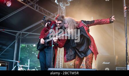 Clive Jackson und seine Band Doctor and the Medics treten beim Witney Music Festival 10/06/2017 auf Stockfoto