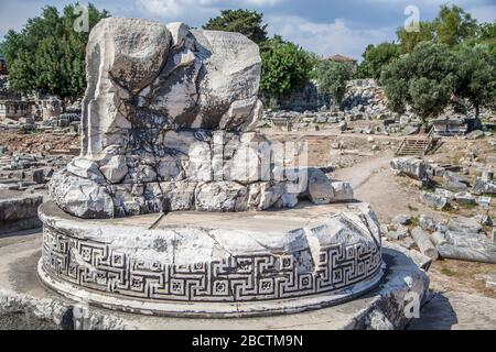 Die Ruinen des Apollo-Tempels in der antiken Stadt Didim, Türkei Stockfoto