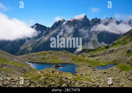 Hohe Tatra, Zabie plesa, See in den Bergen der Slowakei unter dem Hügel Rysy Stockfoto