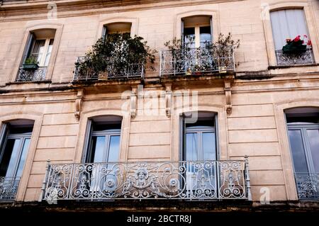 Ein Fackel für das dramatische Schmiedeeisen in Nîmes, Frankreich. Stockfoto