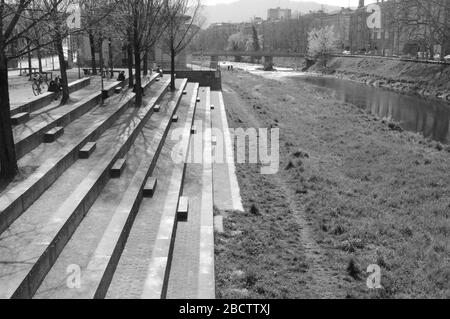 Corona Geisterstadt Zürich City: Die Straßen und öffentlichen Plätze sind leer, da CoVid19 sich wie hier bei Sihlporte einlogge Stockfoto