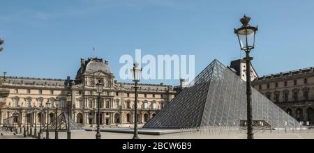 PARISER LOCKDOWN: EIN SONNIGER SONNTAG RUND UM DEN LOUVRE Stockfoto
