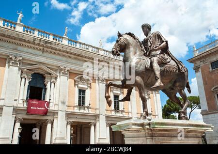 ROM, ITALIEN - 29. JUNI 2017 - Reiterstatue des römischen Kaiser Marcus Aurelius vor dem Palazzo Nuovo, einem der beiden Gebäude des Capito Stockfoto