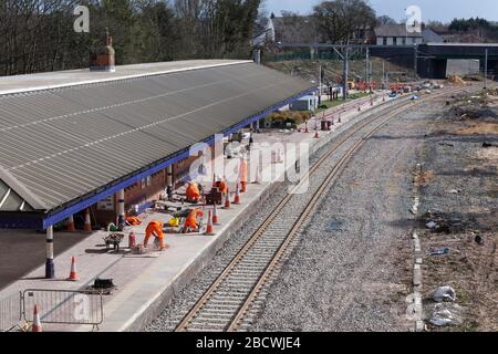 Der Bahnhof Poulton Le Fylde wird während der Elektrifizierung der Eisenbahn zwischen Preston und Blackpool North, März 2018, neu gebaut Stockfoto