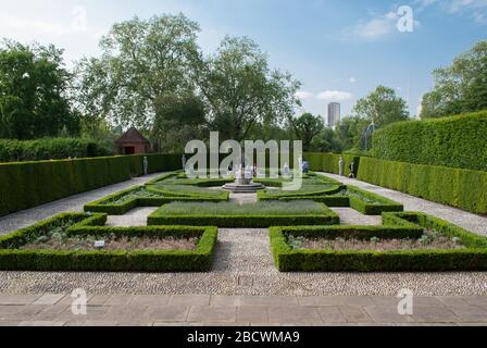 Queens Gardens Historic Royal Palaces Kew Palace Royal Botanical Gardens Kew Gardens, Richmond, London, TW9 3AE Stockfoto