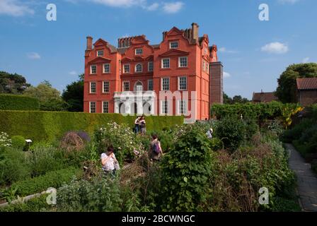 Queens Gardens Historic Royal Palaces Kew Palace Royal Botanical Gardens Kew Gardens, Richmond, London, TW9 3AE Stockfoto