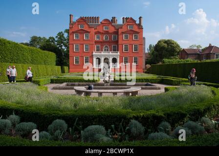 Queens Gardens Historic Royal Palaces Kew Palace Royal Botanical Gardens Kew Gardens, Richmond, London, TW9 3AE Stockfoto