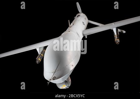 UAV General Atomics MQ1L Predator A. Satellitendatensystem, ein elektrooptisches/Infrarot (EO/IR) stabilisiertes Gimbal mit zwei Farbvideokameras und einem vorwärts gerichteten Infrarot (FLIR) sowie einem synthetischen Blendenradar (SAR)der Predator kann eine nahezu Echtzeitaufklärung über eine Satellitendatenverbindung s A20040180000-NASM2017-0151 ermöglichen Stockfoto